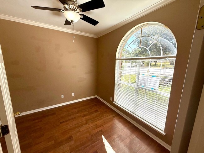 807 Windhurst