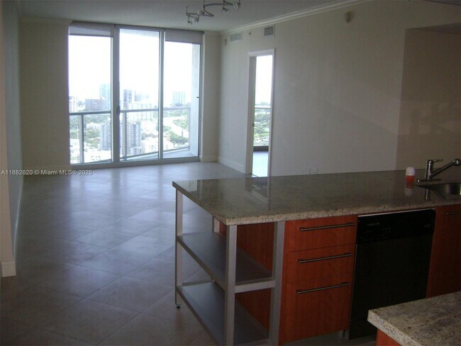Photo - 185 SW 7th St Unidad 3302