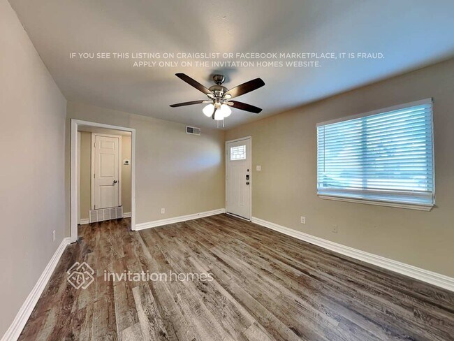 Photo - 808 Woodleigh Dr