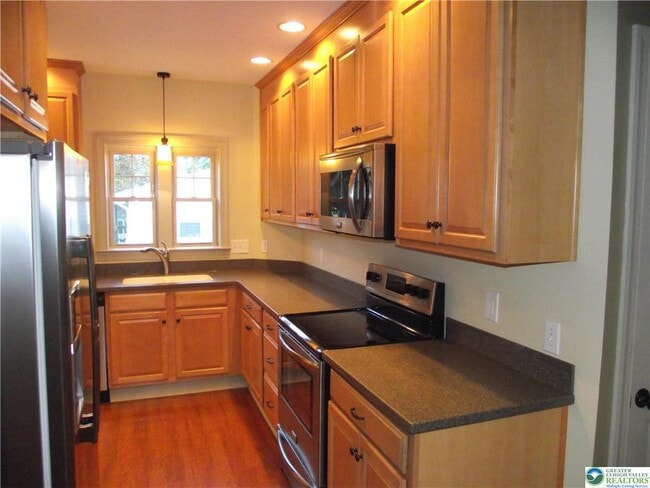 Photo - 8115 Main St