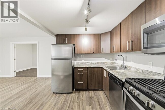 Photo - 4 OTTAWA Street N Unit# 1 Unit 1