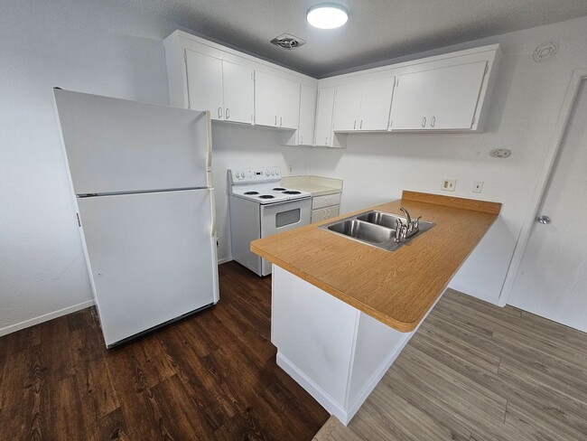 Photo - 1 Bedroom 1 Bath Triplex Unit in Los Molinos! Unit #2