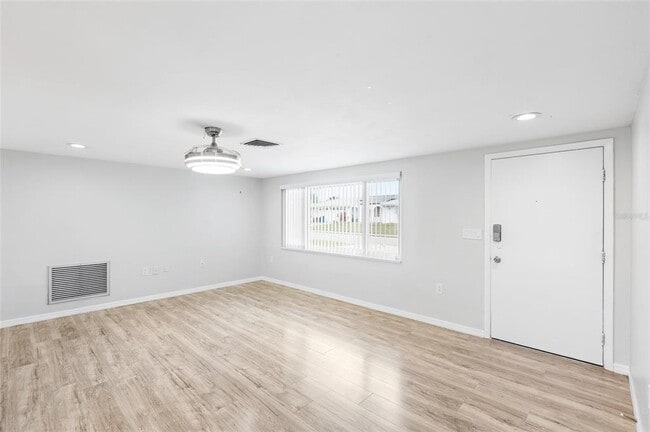 Photo - 5648 Saren Dr