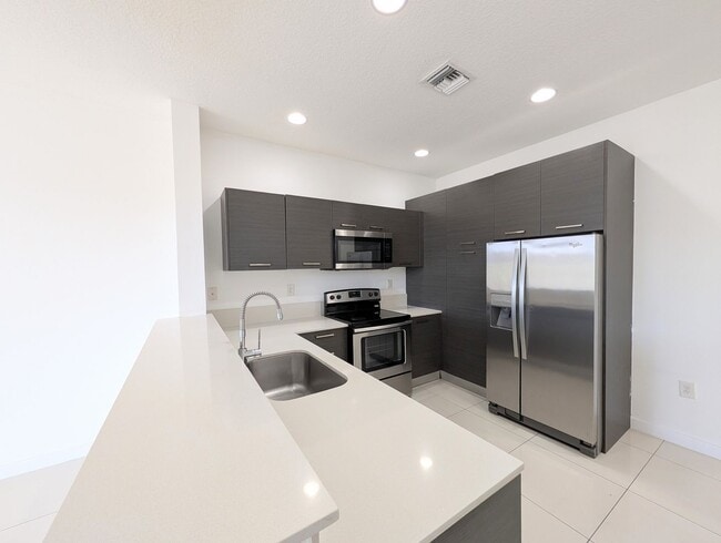 Photo - Gorgeous 2BR/2.5BA Townhouse in Gated Community – Lauderhill