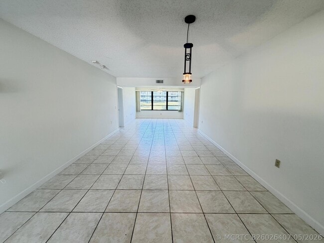 3511 Village Blvd Unidad 103