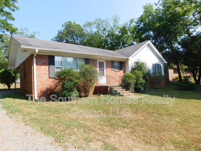 Building Photo - 818 Cedar Springs Rd Rental
