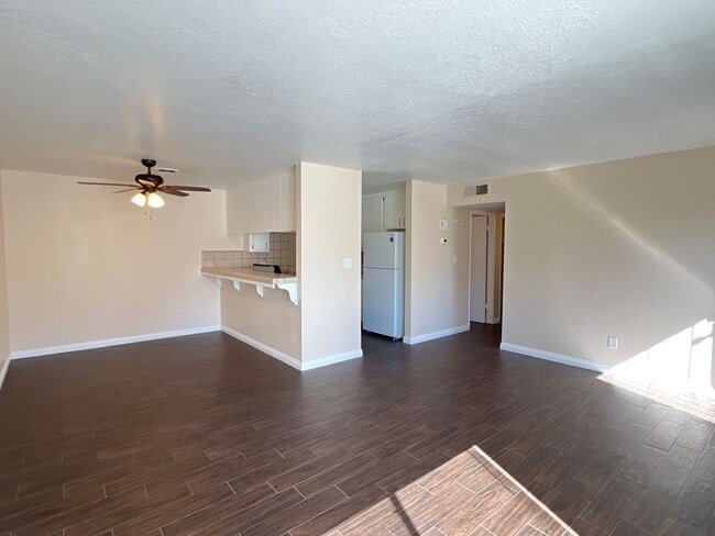 Photo - 6811 Klamath Way Unit #B