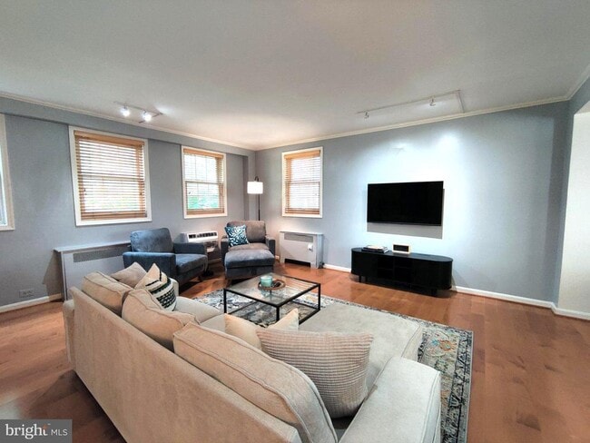 Photo - 103 N George Mason Dr