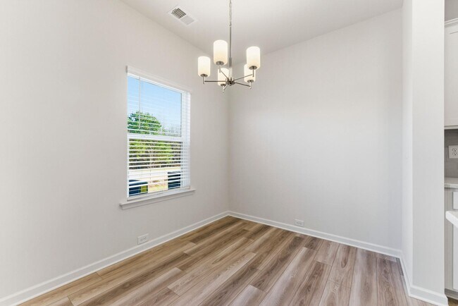 Photo - 22 Jacobs Farm Dr SE