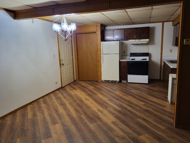 Photo - 105 E Oak St