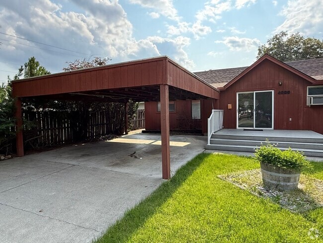 Building Photo - 2 Bed 1.5 Bath Home In Spokane With A Shop!