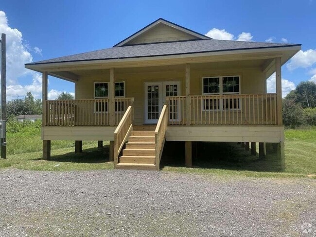 Building Photo - 235 Pine Ridge Dr Rental