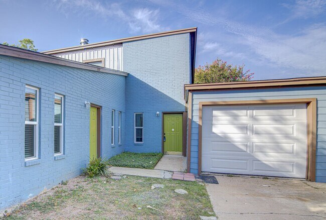 Photo - 1807 Briar Hill Dr Unit B