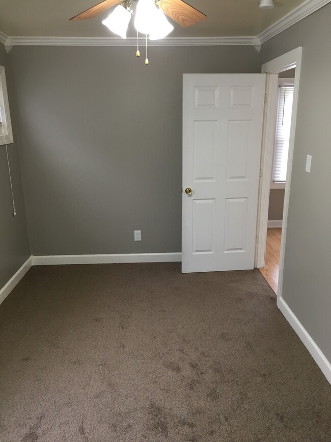Master bedroom with walk in closet. - 546 20th Ave
