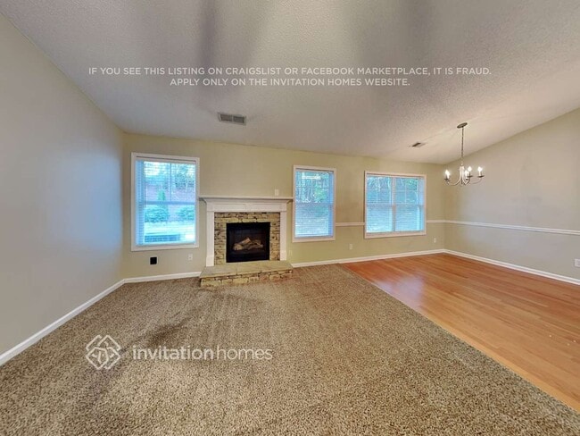 Photo - 3721 Village Main St