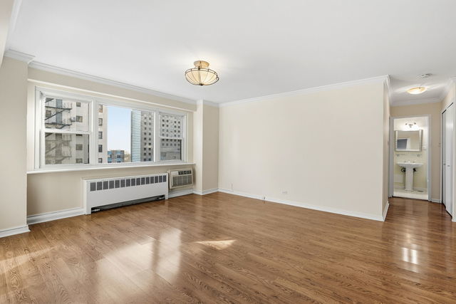 Photo - 2909 N Sheridan Rd