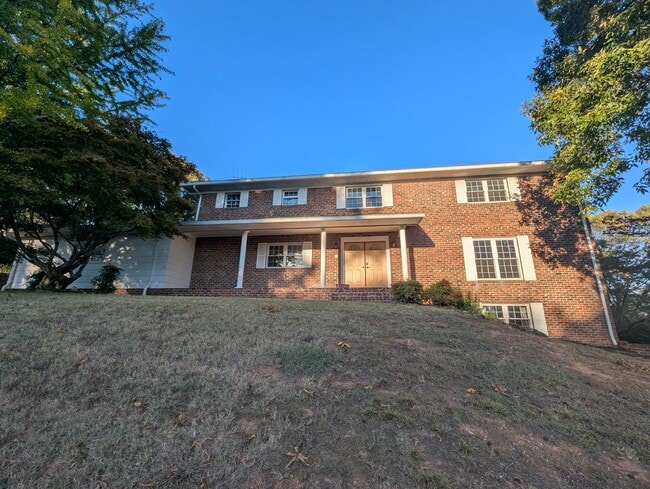 Building Photo - 201 Highland Cir