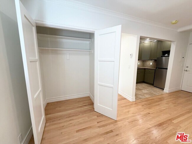 Photo - 204 S Reeves Dr