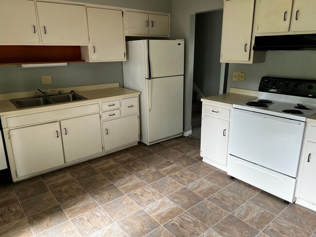 Photo - 669 Bishop Dr