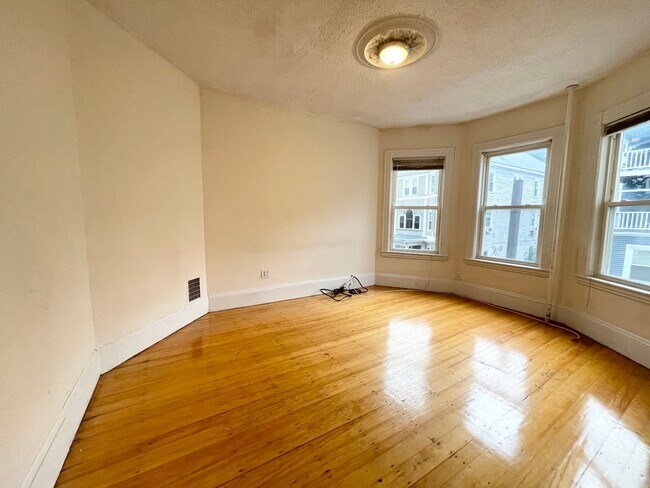 Photo - 17 Sachem St