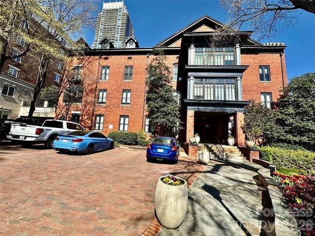 Building Photo - 229 N Poplar St Unit 29