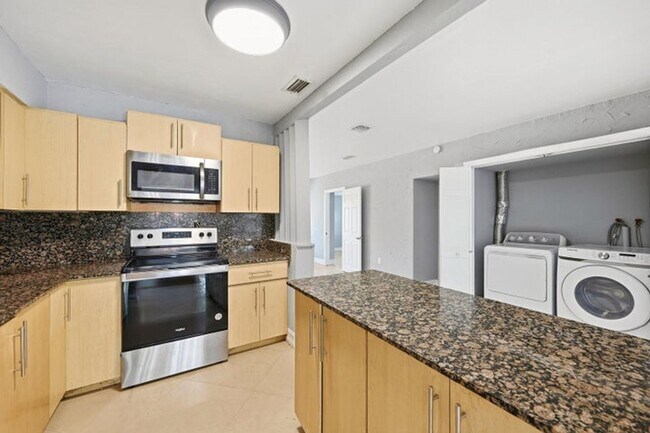 Photo - 740 E Evanston Cir