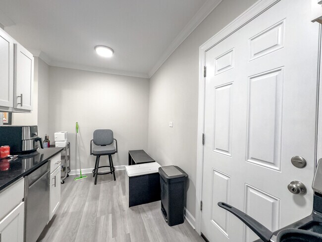 Photo - 837 W Cornelia Ave Unidad N2