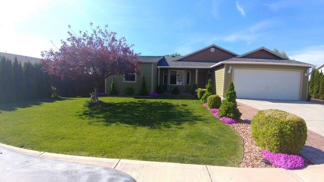 Building Photo - 4-Bed, 2-Bath Home Off Road 100 with Easy ...