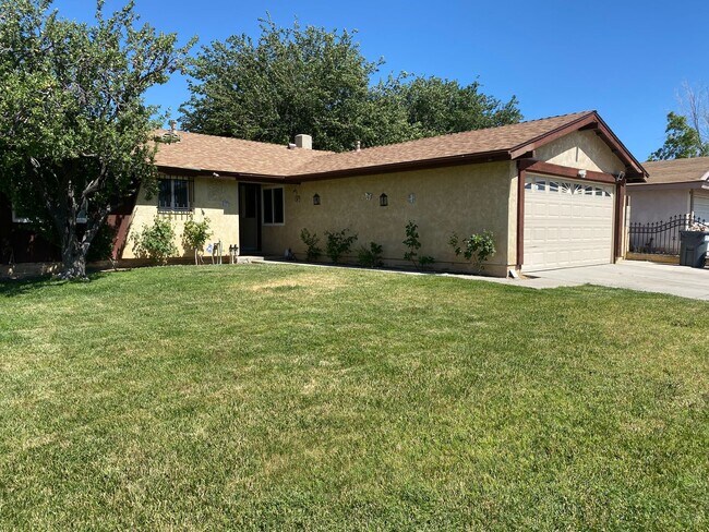 Lancaster 3 bedroom - Lancaster 3 bedroom House