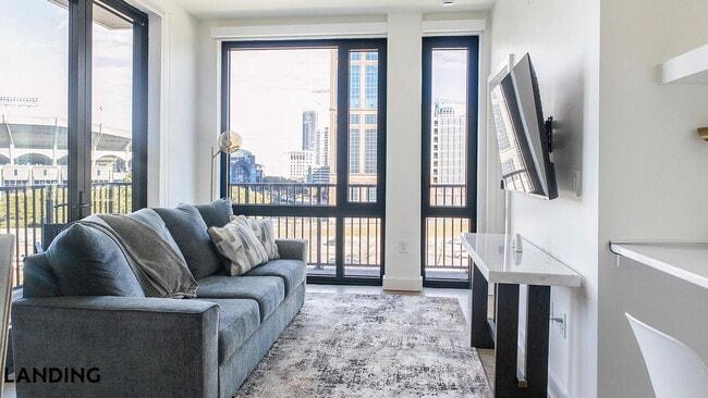 Photo - 1007 S Mint St Unidad 835