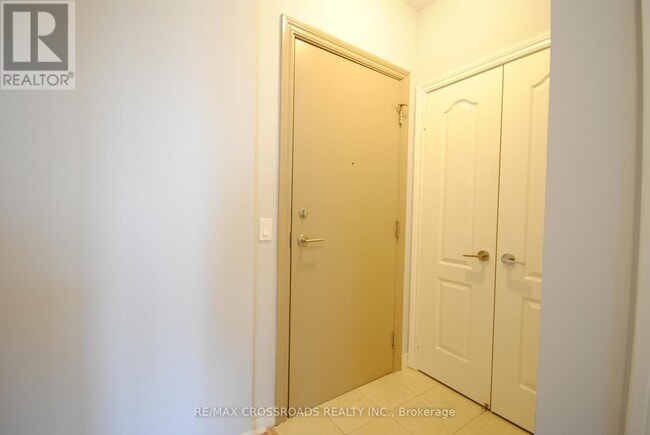 Photo - 70 Town Centre Court Unité PH 3606