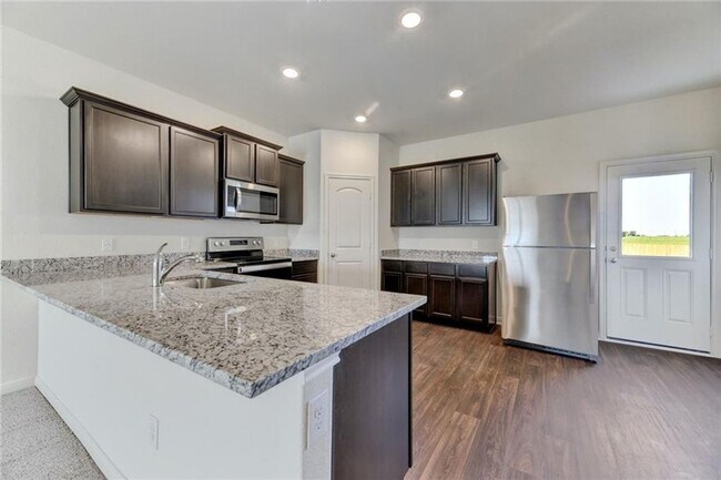 Photo - 2542 Sq Ft, 5 Bed 2.5 Ba - 2 Living Rms & Walk-In Shower - Jarrell