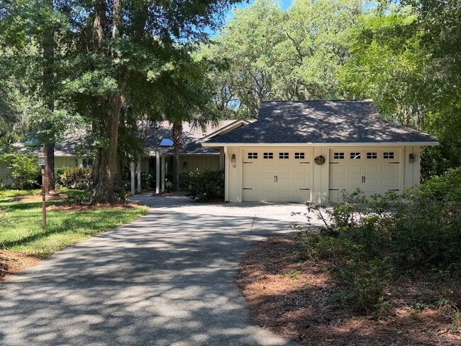 Building Photo - Lovely One-Level Furnished Home with Private Pool in Port Royal!
