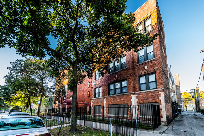 Building Photo - 7110-18 S Ridgeland Ave Rental