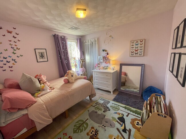 Photo - 140 Adirondack Dr