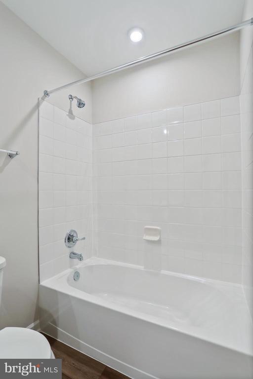 Photo - 274 Ludgate Mnr