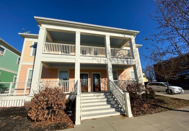 Building Photo - 425 E Hillside Dr Unit 1