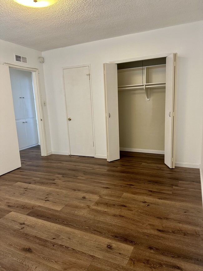 8539 Saturn St