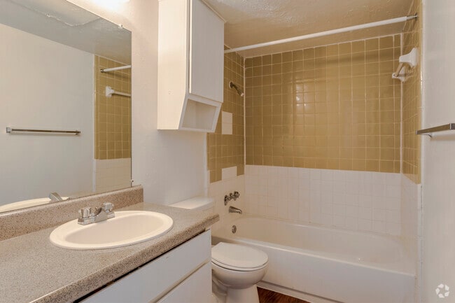 1BR,1BA - 730SF - Bathroom