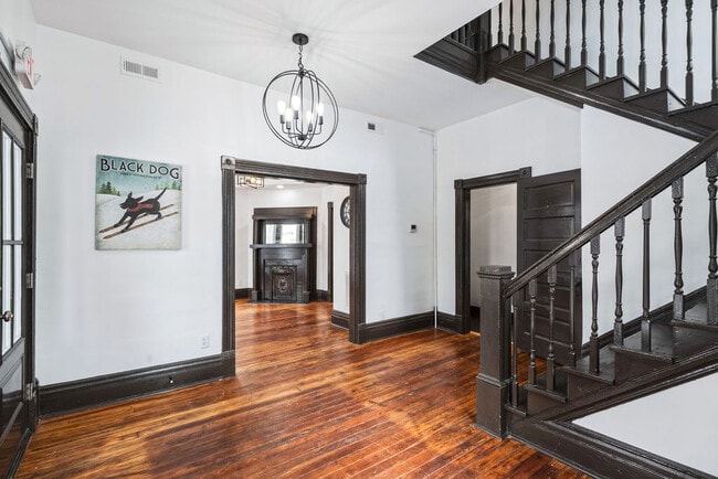 Photo - 205 Broadway St