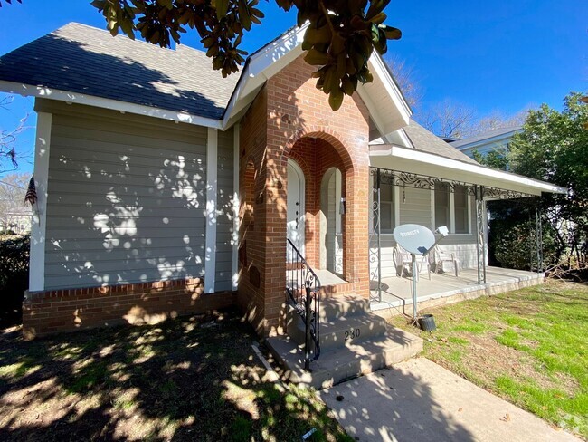 Building Photo - Adorable 2 Bedroom 1 Bath Duplex - Housing... Rental