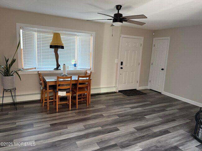 Photo - 2305 Oak Tree Rd