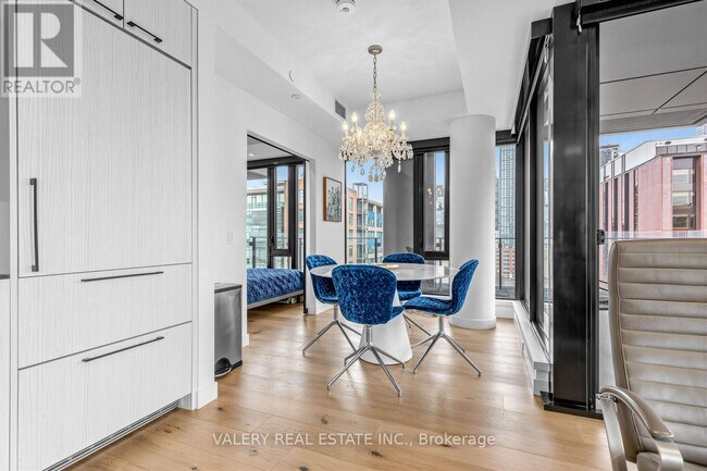 Photo - 505 Richmond St W Unit 826