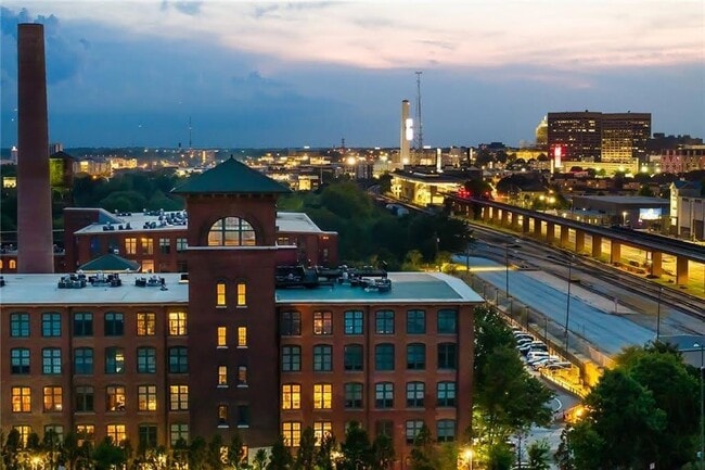 Building Photo - 170 Boulevard SE Unit 324E