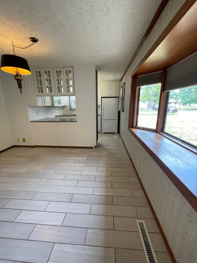 1313 Warren Dr