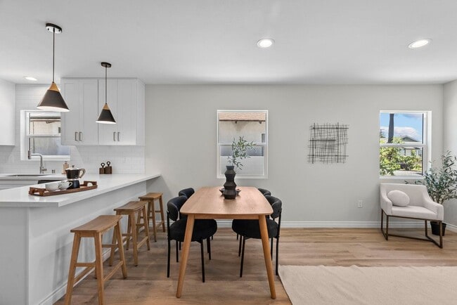 Photo - 1745 W 39th St