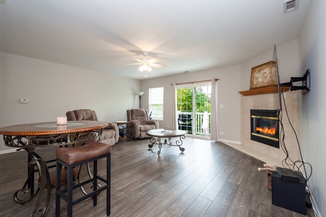 Photo - 532 Lake St Unidad C