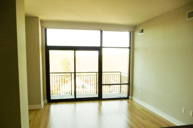 Photo - 140 W Franklin St