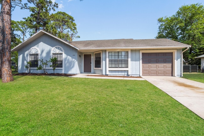 Photo - 1095 Heath Ave NW