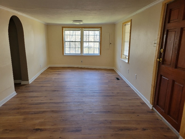 Photo - 895 W Schmitt Rd